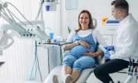 Gatavojoties kļūt par māti: zobārsta apmeklējumu nozīme pirms grūtniecības